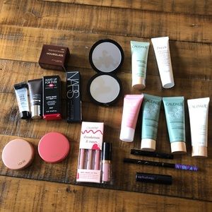 19-piece makeup and skincare sample set